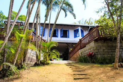 Um jardim no exterior de Pousada Maikai Garden