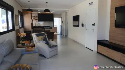 Uma televisão e/ou sistema de entretenimento em Cobertura fantástica apenas 70 metros da praia