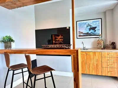 Uma televisão e/ou sistema de entretenimento em Portinari Charmoso Área Gourmet 3 Q |CURTA192