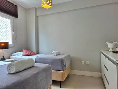 Uma cama ou camas num quarto em Portinari Charmoso Área Gourmet 3 Q |CURTA192