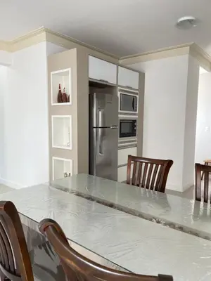 A cozinha ou kitchenette de Apto completo e equipado próximo do mar