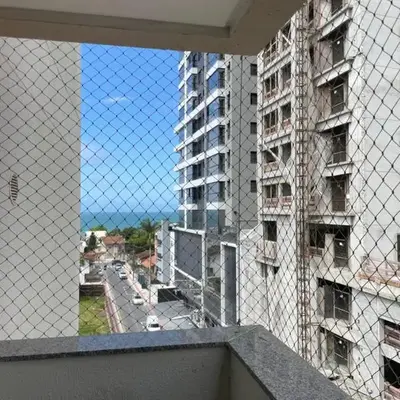 Apto completo e equipado próximo do mar
