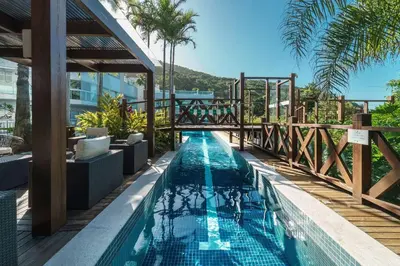 A piscina em ou perto de Varandas do Atlântico 304A – Frente Mar em Bombas