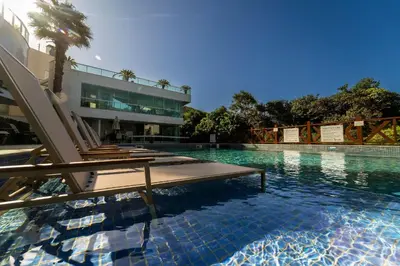 A piscina em ou perto de Varandas do Atlântico 304A – Frente Mar em Bombas