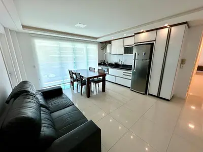 A cozinha ou kitchenette de Residencial Ilha do Arvoredo - Praia de 4 Ilhas, próximo ao mar.