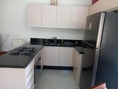 A cozinha ou kitchenette de Casa Esmeralda duplex NOVA com piscina em Bombinhas, Mariscal