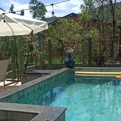 Casa Esmeralda duplex NOVA com piscina em Bombinhas