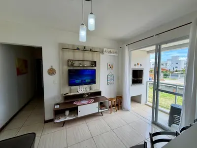 Uma televisão e/ou sistema de entretenimento em Apartamento na linda Praia Palmas SC 3