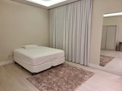 Uma cama ou camas num quarto em Casa de alto padrão com piscina