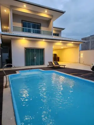 A piscina em ou perto de Casa de alto padrão com piscina