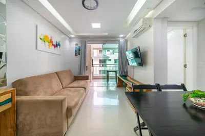 Uma televisão e/ou sistema de entretenimento em Bombinhas Summer Beach APT 333