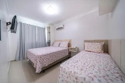 Uma cama ou camas num quarto em Bombinhas Summer Beach APT 333
