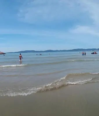 A planta de Amplo apartamento para aluguel diário numa das melhores praias de SC.