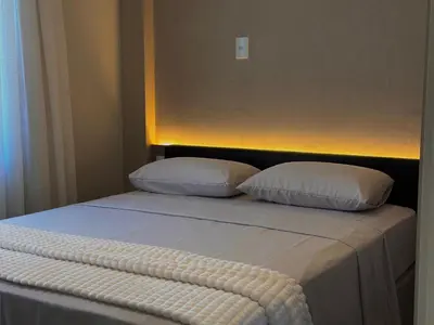 Uma cama ou camas num quarto em Apartamento 70m da praia em Bombinhas