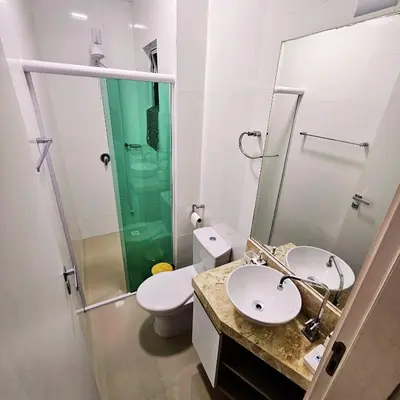 Uma casa de banho em Apto Caminho do Mar em Bombinhas
