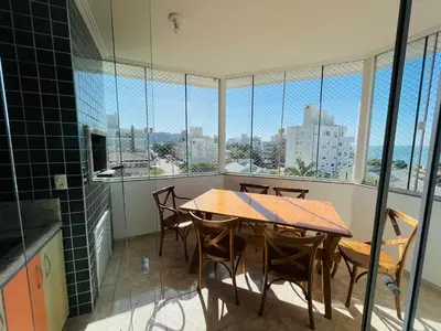 Uma varanda ou terraço em Apartamento com varanda e vista para o mar 1