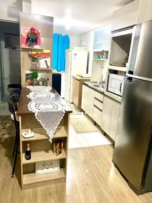 A cozinha ou kitchenette de Apartamento inteiro 2 quartos com piscina Camboriú