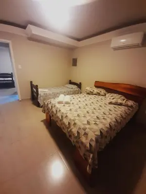 Uma cama ou camas num quarto em Leandro's Residence