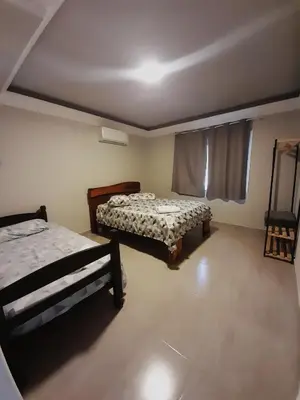 Uma cama ou camas num quarto em Leandro's Residence