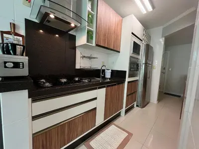 A planta de B931 Apto 3 quartos p/ 7 pessoas em Bombinhas SC