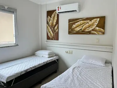 A planta de B931 Apto 3 quartos p/ 7 pessoas em Bombinhas SC