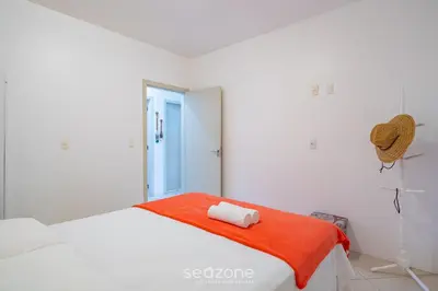 Uma cama ou camas num quarto em Casa 4Q c/ churrasq. 100m da praia JAT0355