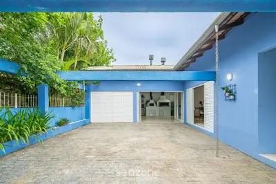 A fachada ou entrada de Casa 4Q c/ churrasq. 100m da praia JAT0355