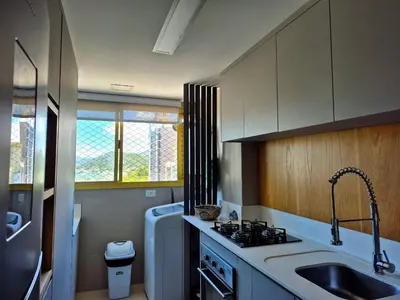 A cozinha ou kitchenette de Vista Mar com Churrasqueira 2 Quartos |CURTA156
