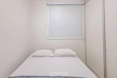 Uma cama ou camas num quarto em Apto moderno a 800m da praia Itapema JZZ702