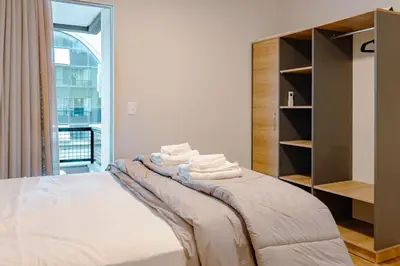 Uma cama ou camas num quarto em Vista Mar na R.303 em Itapema, Garagem&Wifi HU1718