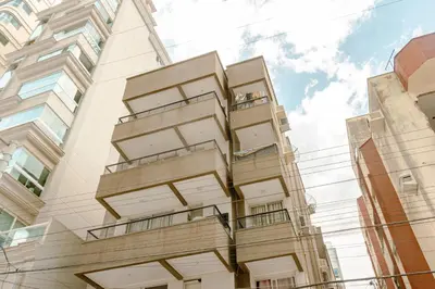 O edifício onde o apartamento está situado