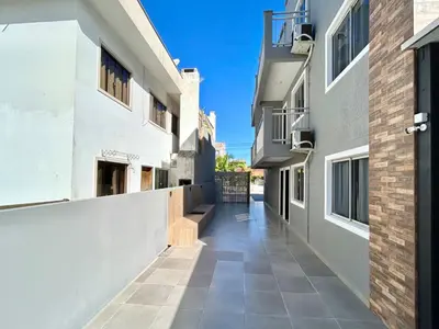 A planta de 001 - Apto monoambiente em residencial com piscina na praia de Bombas