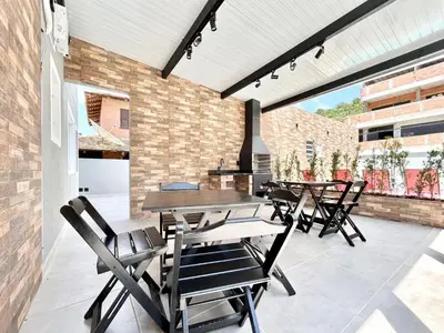 A planta de 003 - Apartamento com 2 dormitórios na praia de Bombas