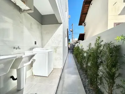 A planta de 004 - Apto com 2 dormitórios na praia de Bombas