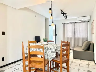 A planta de 006 - Apto com 2 dormitórios na praia de Bombas