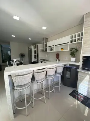 A cozinha ou kitchenette de Casa com Piscina aquecida em Balneário Camboriú
