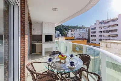 Uma varanda ou terraço em Apartamento em Condo com Piscina e Jacuzzi
