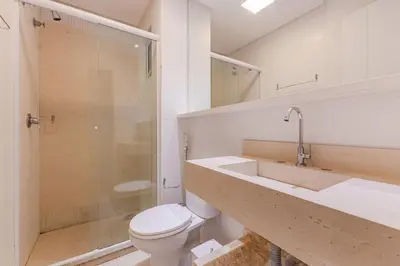 Uma casa de banho em Apartamento em Condo com Piscina e Jacuzzi