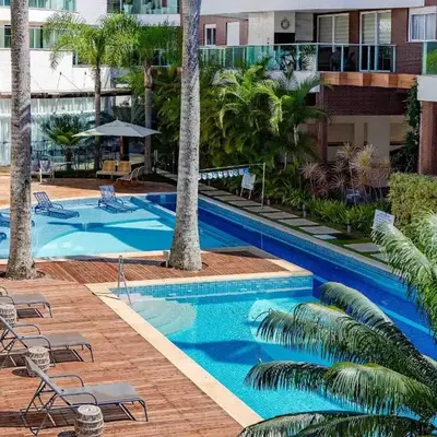 Apartamento em Condo com Piscina e Jacuzzi