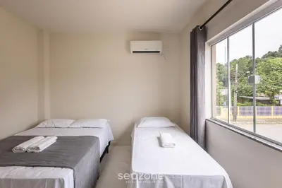 Uma cama ou camas num quarto em RHE's - Casas em condomínio 2 min da praia em Bombinhas