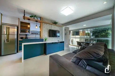 A cozinha ou kitchenette de Apartamento na quadra da praia | 02 suítes
