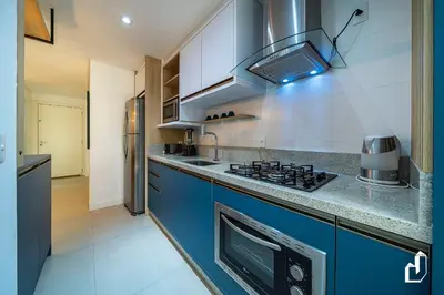 A cozinha ou kitchenette de Apartamento na quadra da praia | 02 suítes