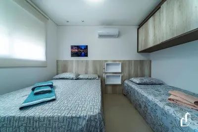 Uma cama ou camas num quarto em Apartamento na quadra da praia | 02 suítes