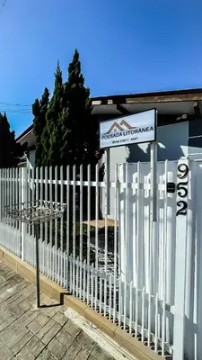 O edifício onde a casa de hóspedes está situado