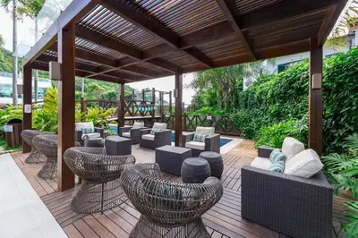 Um jardim no exterior de Varandas do Atlântico 305A – Frente Mar em Bombas
