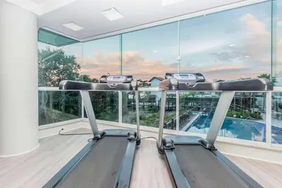O centro de fitness e/ou as comodidades de fitness de Varandas do Atlântico 305A – Frente Mar em Bombas