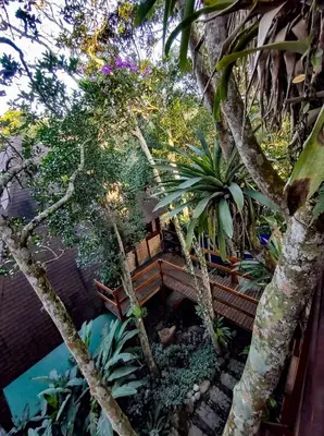Um jardim no exterior de Apart 3 Costa Esmeralda
