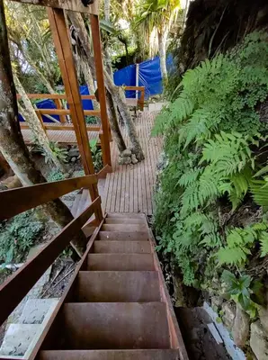 Um jardim no exterior de Apart 3 Costa Esmeralda