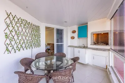 A planta de Apto Encantador Vista Mar em Porto Belo RCS701