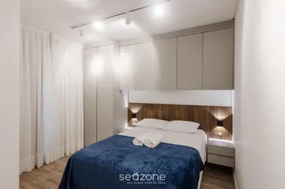 Uma cama ou camas num quarto em Apto 2Q c/ Churrasq. a 600m da Praia VRE102